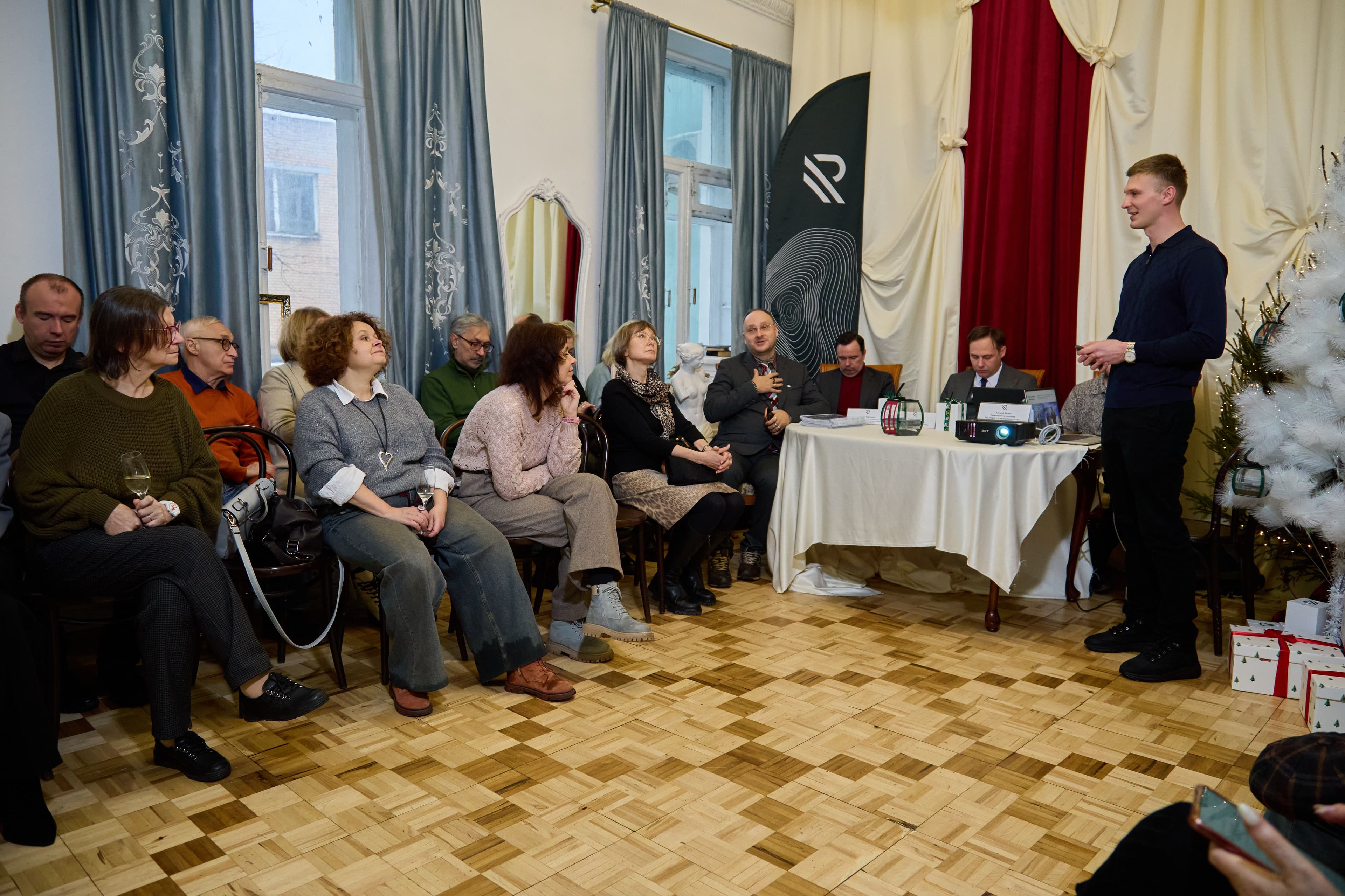 Выступление Руководителя проектов RCG Алексея Бызова на круглом столе RCG Фото: АО "РКГ"